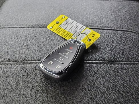 Used 2023 Chevrolet Traverse LT image 28