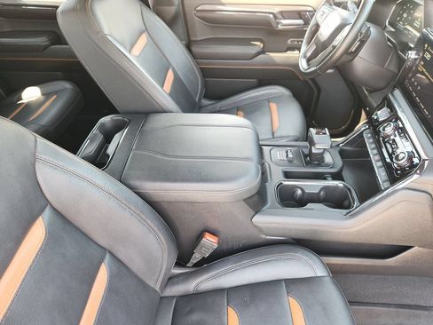 Used 2024 GMC Sierra 1500 AT4 w/ Technology Package AWD/4WD image 24