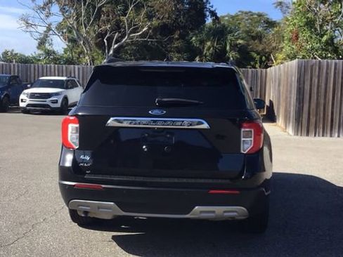 Used 2024 Ford Explorer XLT w/ Equipment Group 202A image 6