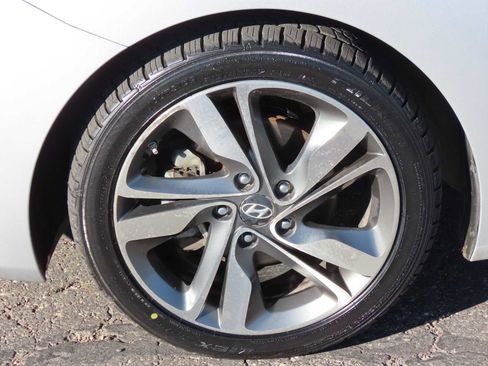 Used 2015 Hyundai Elantra Limited image 16