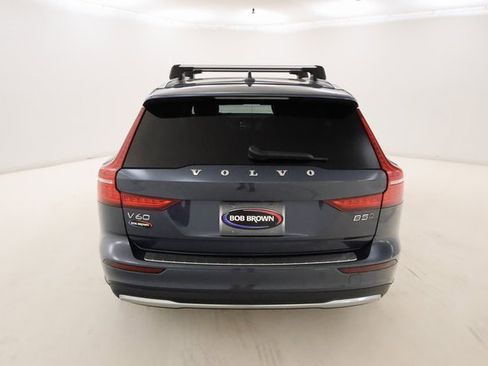 Used 2023 Volvo V60 B5 Cross Country Plus image 4