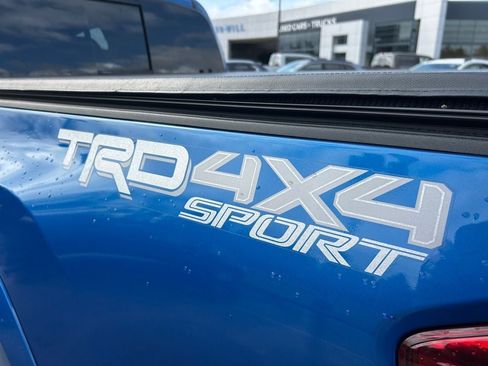 Used 2017 Toyota Tacoma TRD Sport w/ Exterior Package AWD/4WD image 32