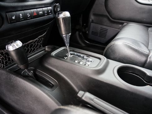 Used 2012 Jeep Wrangler Sahara w/ Dual Top Group image 22