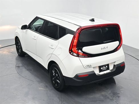 Certified 2022 Kia Soul LX w/ Technology Package image 44