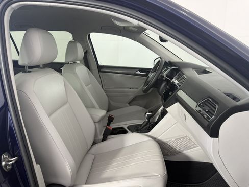 Used 2023 Volkswagen Tiguan SE FWD image 10