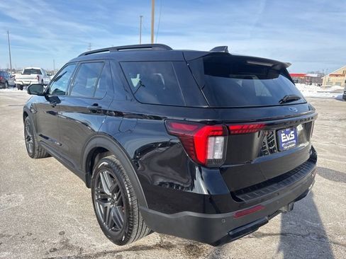 Used 2025 Ford Explorer ST-Line w/ Premium Package image 7