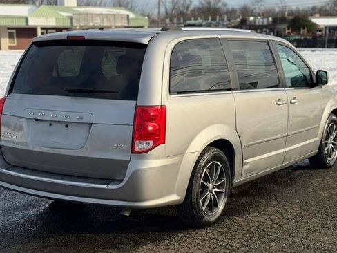 Used 2017 Dodge Grand Caravan SXT image 7