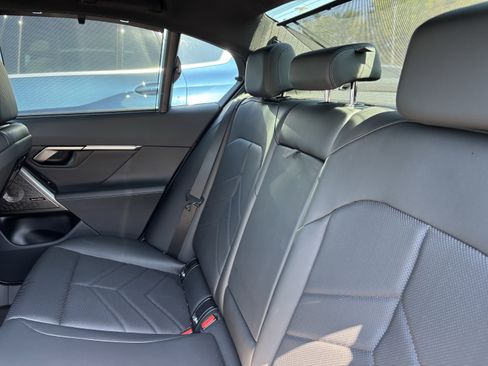 Used 2024 BMW i5 eDrive40i w/ Executive Package RWD image 32