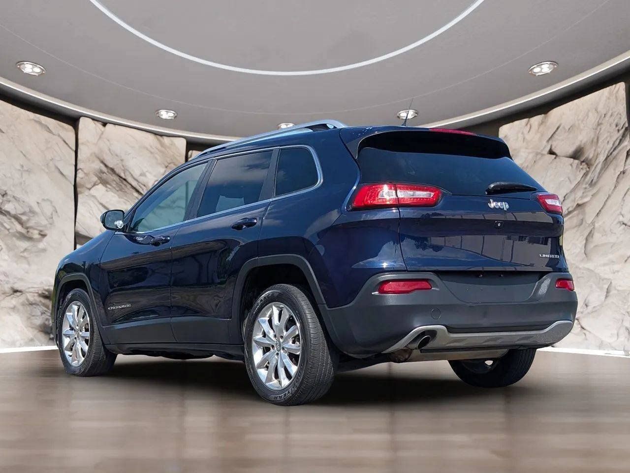 Used 2014 Jeep Cherokee Limited w/ Luxury Group FWD image 7