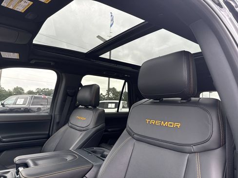 Used 2025 Ford Expedition Tremor AWD/4WD image 15
