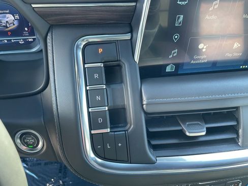 Used 2023 Chevrolet Suburban Z71 w/ Luxury Package image 18