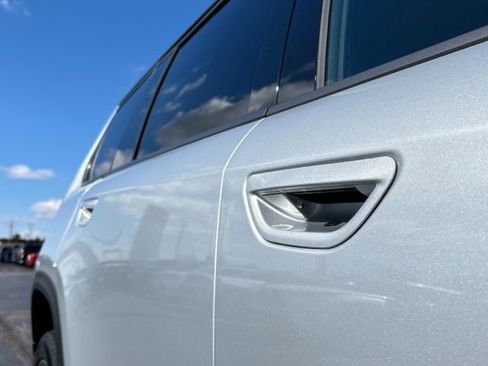 New 2026 Jeep Cherokee Overland image 24