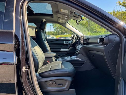 Used 2023 Ford Explorer XLT w/ Equipment Group 202A AWD/4WD image 10
