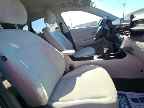 Used 2025 Hyundai Kona SEL FWD image 5