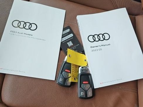 Used 2023 Audi Q5 2.0T Premium w/ Convenience Package AWD/4WD image 5