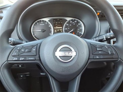 New 2025 Nissan Kicks Play S image 10