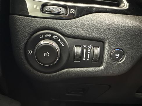 Used 2020 Jeep Cherokee Latitude Plus FWD image 27