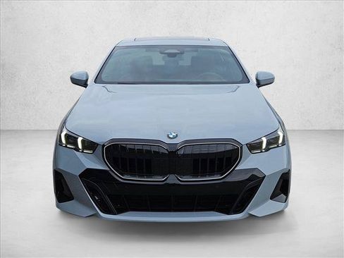 Used 2027 BMW 530i w/ M Sport Package RWD image 5
