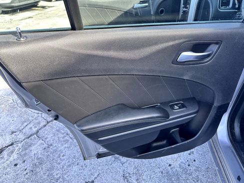 Used 2015 Dodge Charger SXT image 21