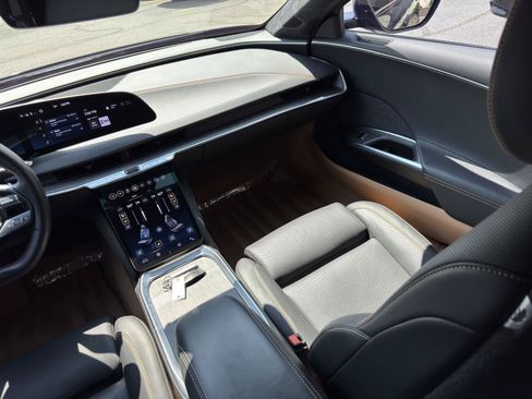 Used 2025 Lucid Air Touring AWD/4WD image 35