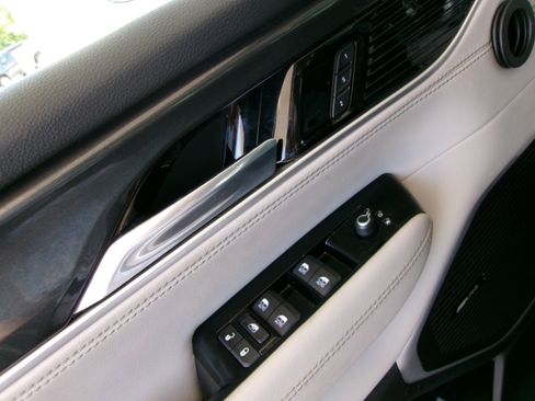 Used 2022 Jeep Wagoneer Series I w/ Convenience Group I AWD/4WD image 8