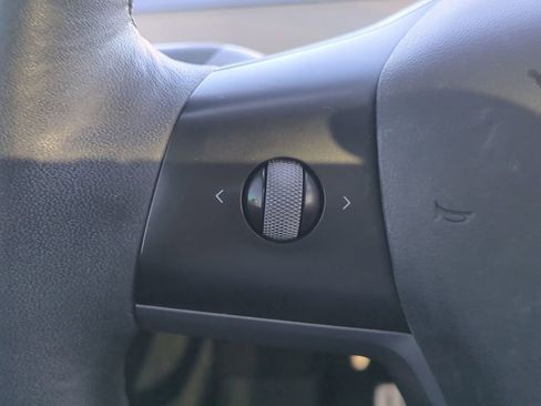 Used 2022 Tesla Model Y Performance image 28