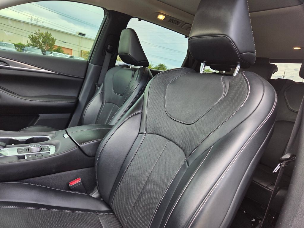 Used 2023 INFINITI QX60 Luxe w/ Cargo Package FWD image 11