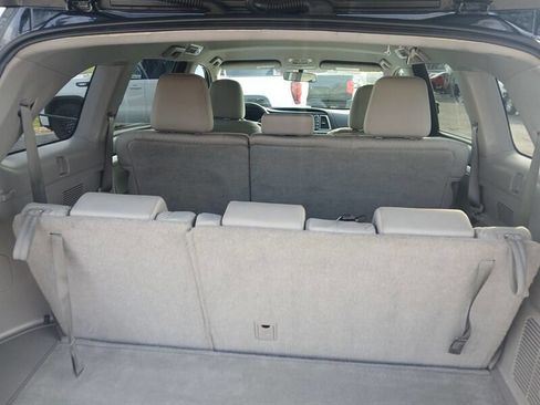 Used 2016 Toyota Highlander LE image 12