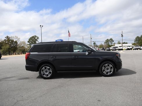 Used 2025 Ford Expedition Active image 2