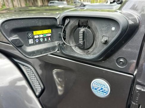 Used 2022 Jeep Wrangler Unlimited Sahara w/ Cold Weather Group AWD/4WD image 24