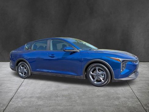 Used 2025 Kia K4 LXS image 2
