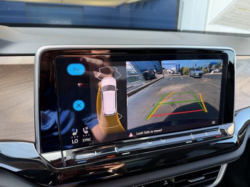 Used 2026 Volkswagen Atlas SE w/ Panoramic Sunroof Package FWD image 19