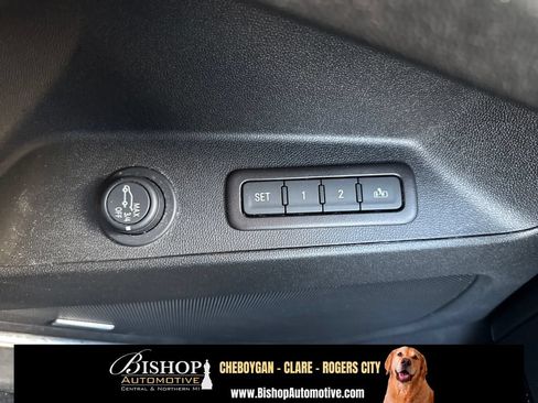 Used 2022 Chevrolet Equinox Premier AWD/4WD image 27