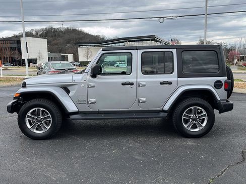 Used 2019 Jeep Wrangler Unlimited Sahara image 7