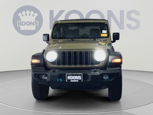 Used 2026 Jeep Wrangler Sport AWD/4WD image 4