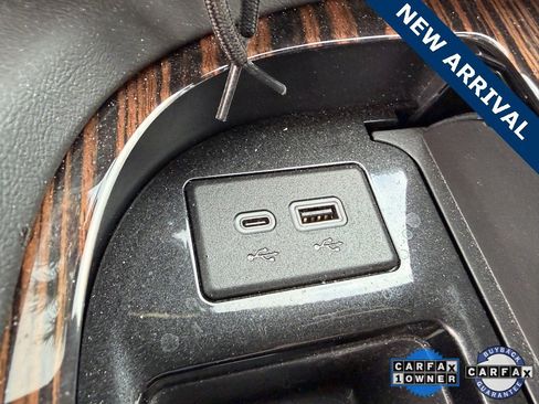 Used 2024 Cadillac Escalade Premium Luxury image 19