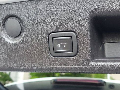 Used 2024 Chevrolet Equinox LT FWD image 32