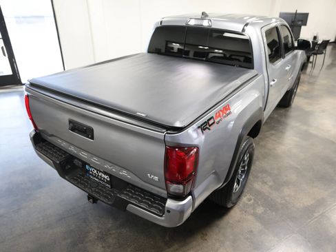 Used 2019 Toyota Tacoma TRD Off-Road w/ Technology Package image 10