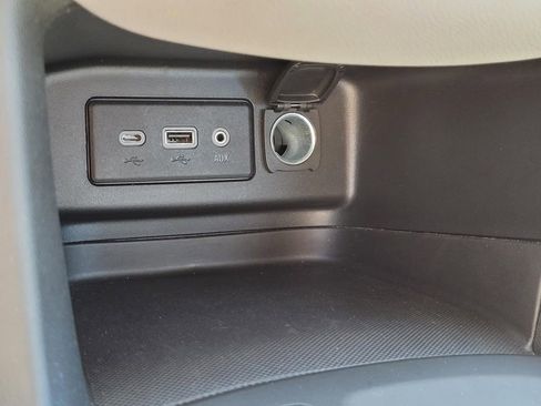 Used 2022 Chevrolet Equinox LS image 28