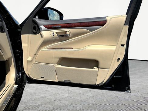 Used 2014 Lexus LS 460 AWD w/ Comfort Package image 28