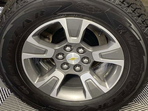 Used 2017 Chevrolet Colorado Z71 AWD/4WD image 30