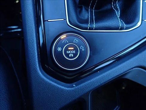 Used 2023 Volkswagen Taos SEL image 23