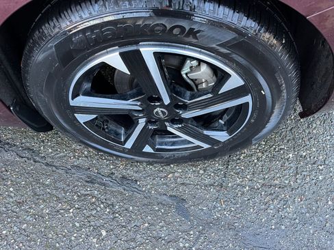 Used 2025 Nissan Sentra SV image 30