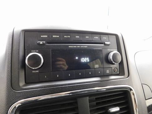 Used 2012 Dodge Grand Caravan SE image 28