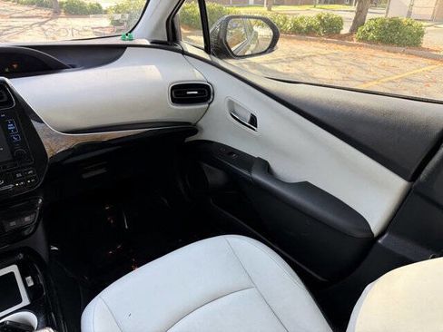 Used 2016 Toyota Prius Two image 19