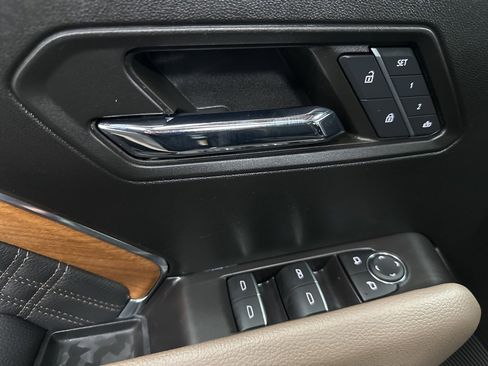 Used 2024 GMC Canyon Denali image 18