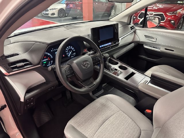 Certified 2025 Toyota Sienna LE FWD image 11