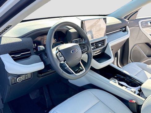 New 2026 Ford Explorer Platinum image 4