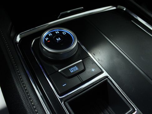 Used 2024 Ford Expedition XLT image 24