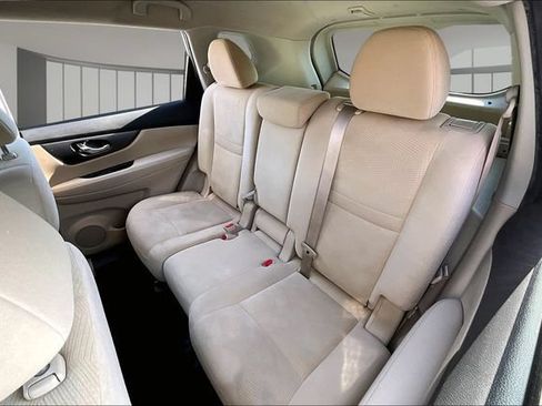 Used 2016 Nissan Rogue SV FWD image 20